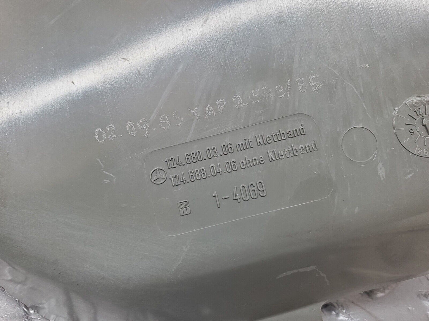 44640 Mercedes-Benz W124 220E Front Right Kick Panel Grey 1246800306