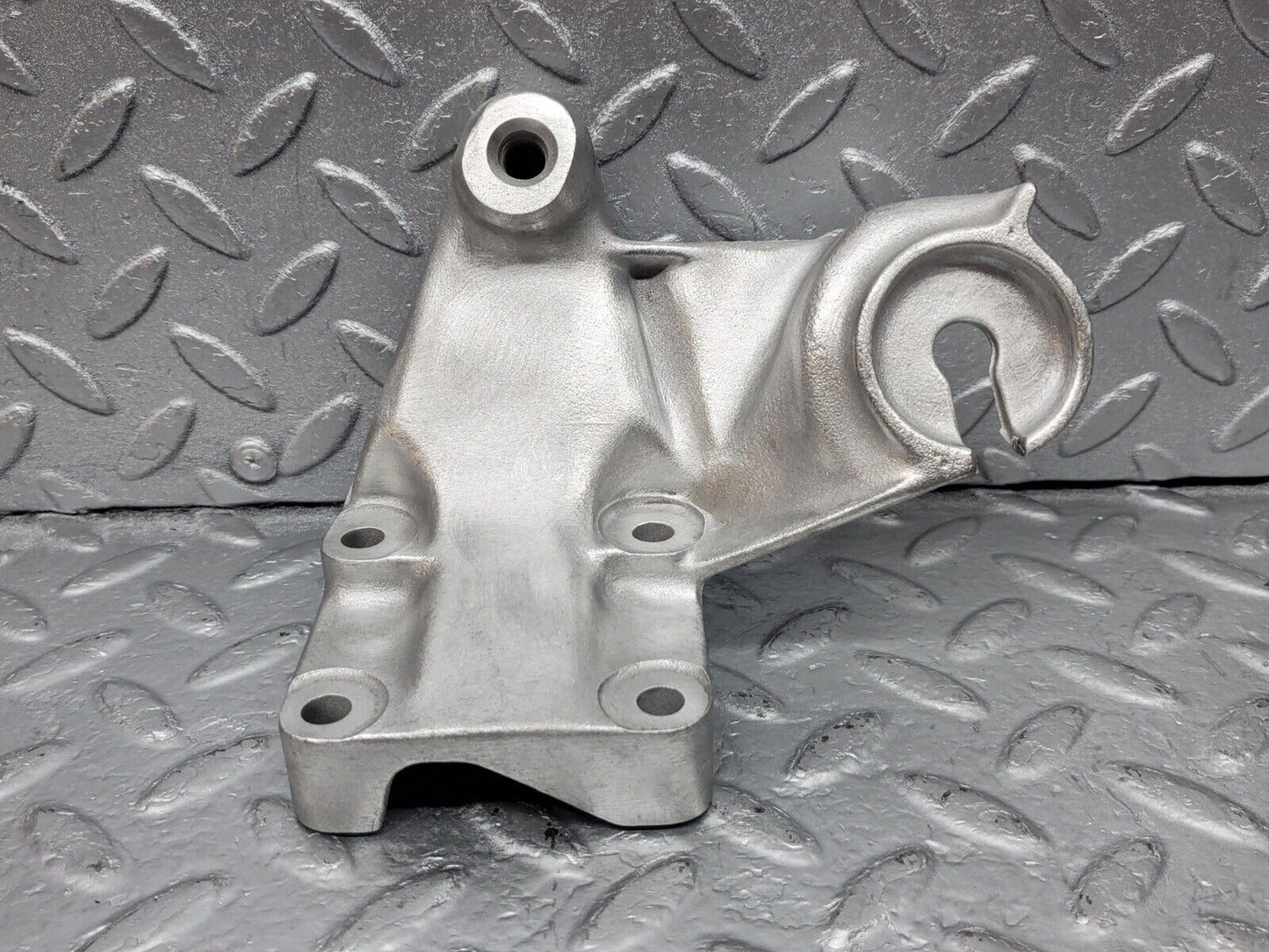 45924 Mercedes-Benz W126 420SE Engine Mount Bracket Right Side 1162235504