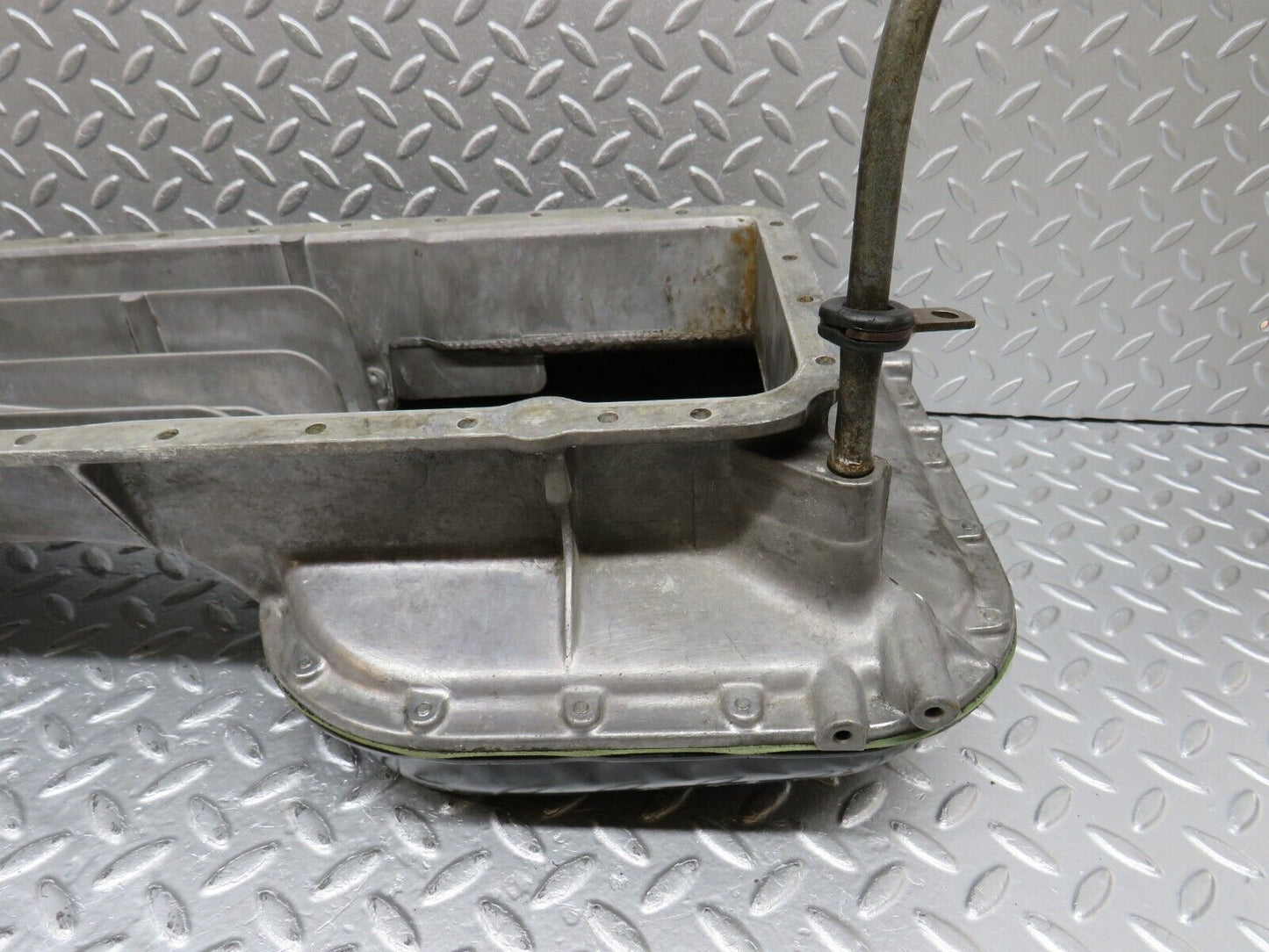 34530 Mercedes-Benz C126 380SEC Coupe Oil Pan Oil Sump 1170140002