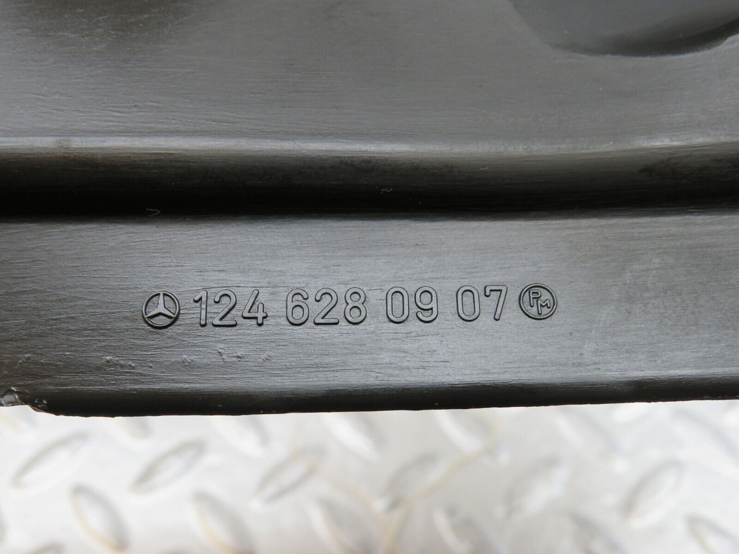 29359 Mercedes-Benz W124 230E Covering Side Member Pair 1246280907 1246281007
