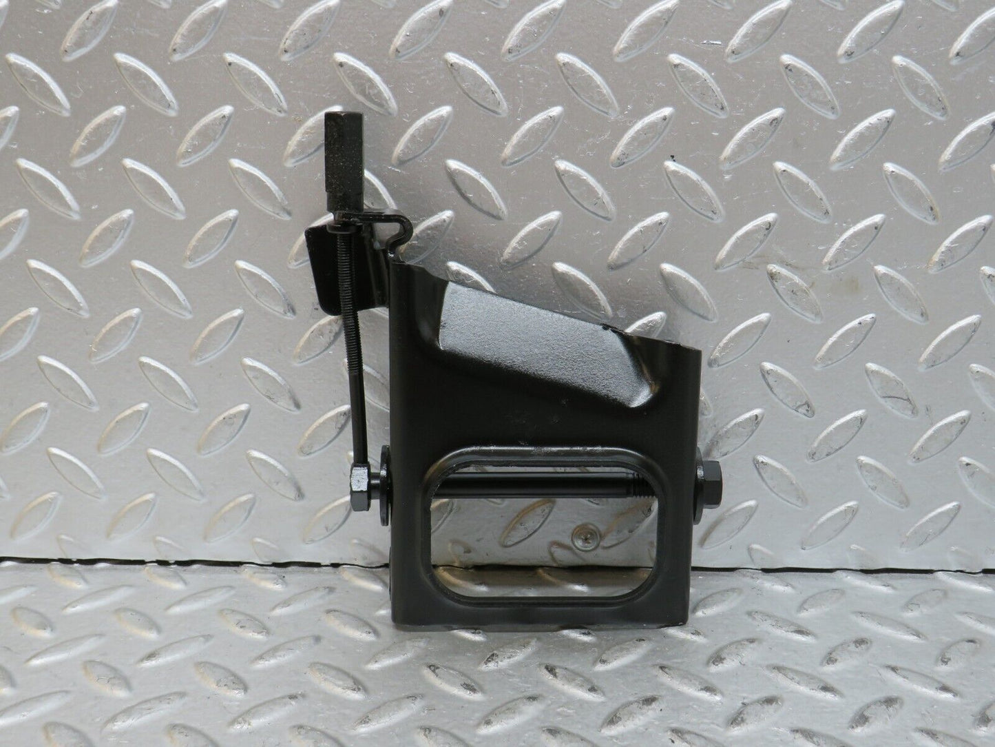 28442 Mercedes-Benz S123 240D Wagon Alternator Generator Bracket