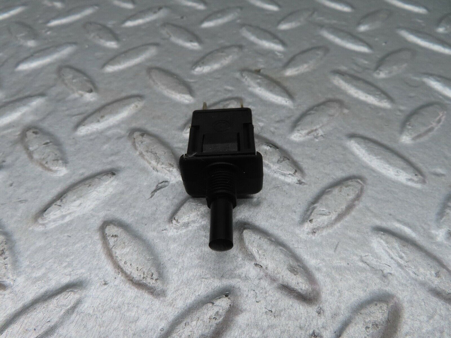 18088 Mercedes-Benz W123 200 Door Contact Switch 0008212852