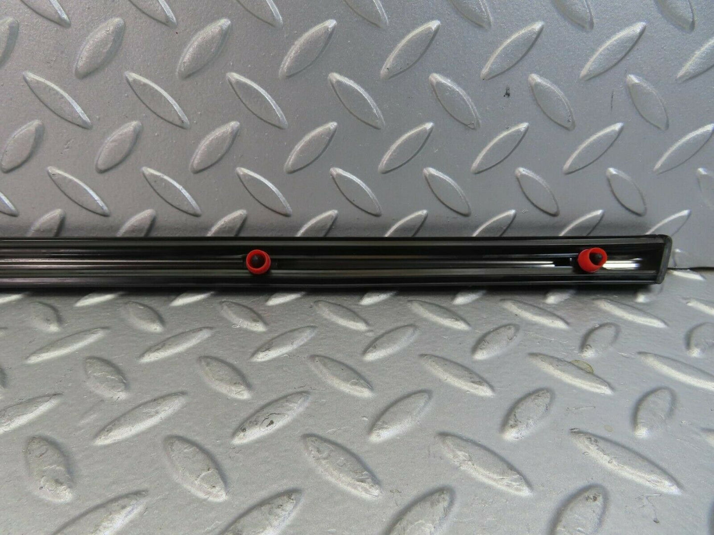 10243 Mercedes-Benz W123 Rear Right Door Centre Moulding Trim