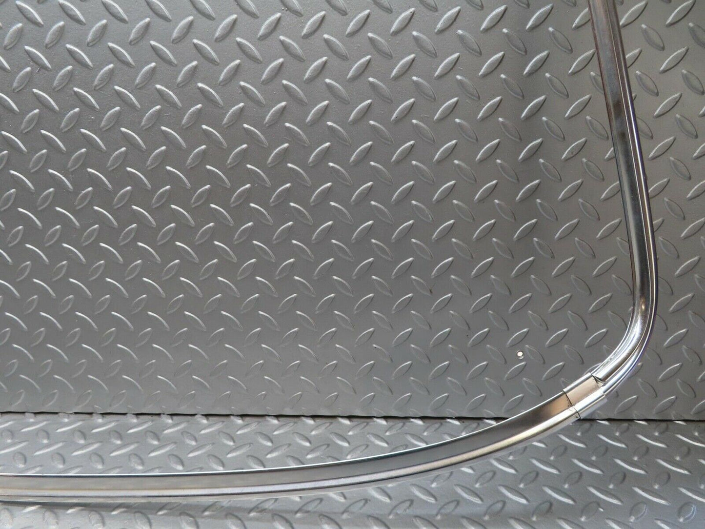 16088 Mercedes-Benz W123 280E Rear Windscreen Chrome Frame