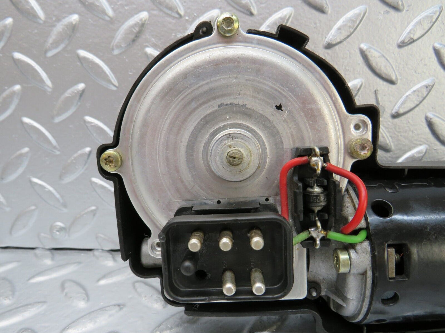 25766 Mercedes-Benz W124 280E Wiper Motor Bosch 0390241425 with cover