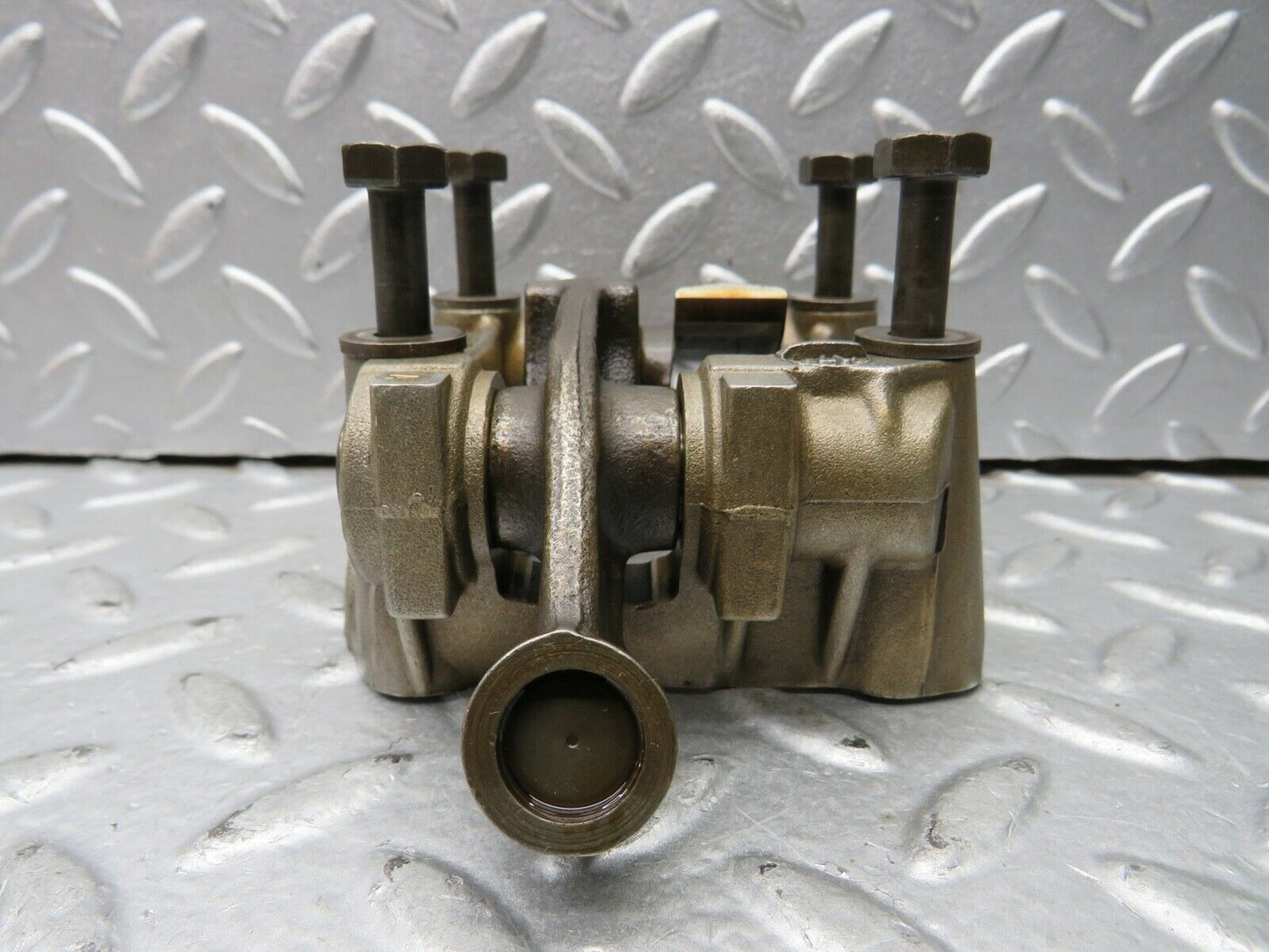 21741 Mercedes-Benz W126 300SE Rocker Arms Camshaft Bearing Block 1030510610