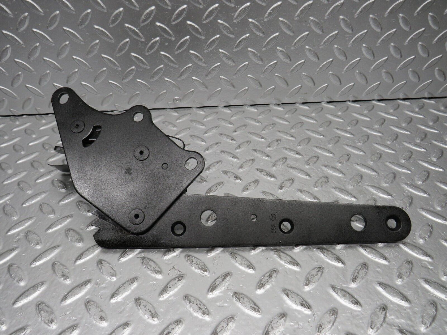 31525 Mercedes-Benz S124 220TE Wagon Rear Seat Hinge Pair