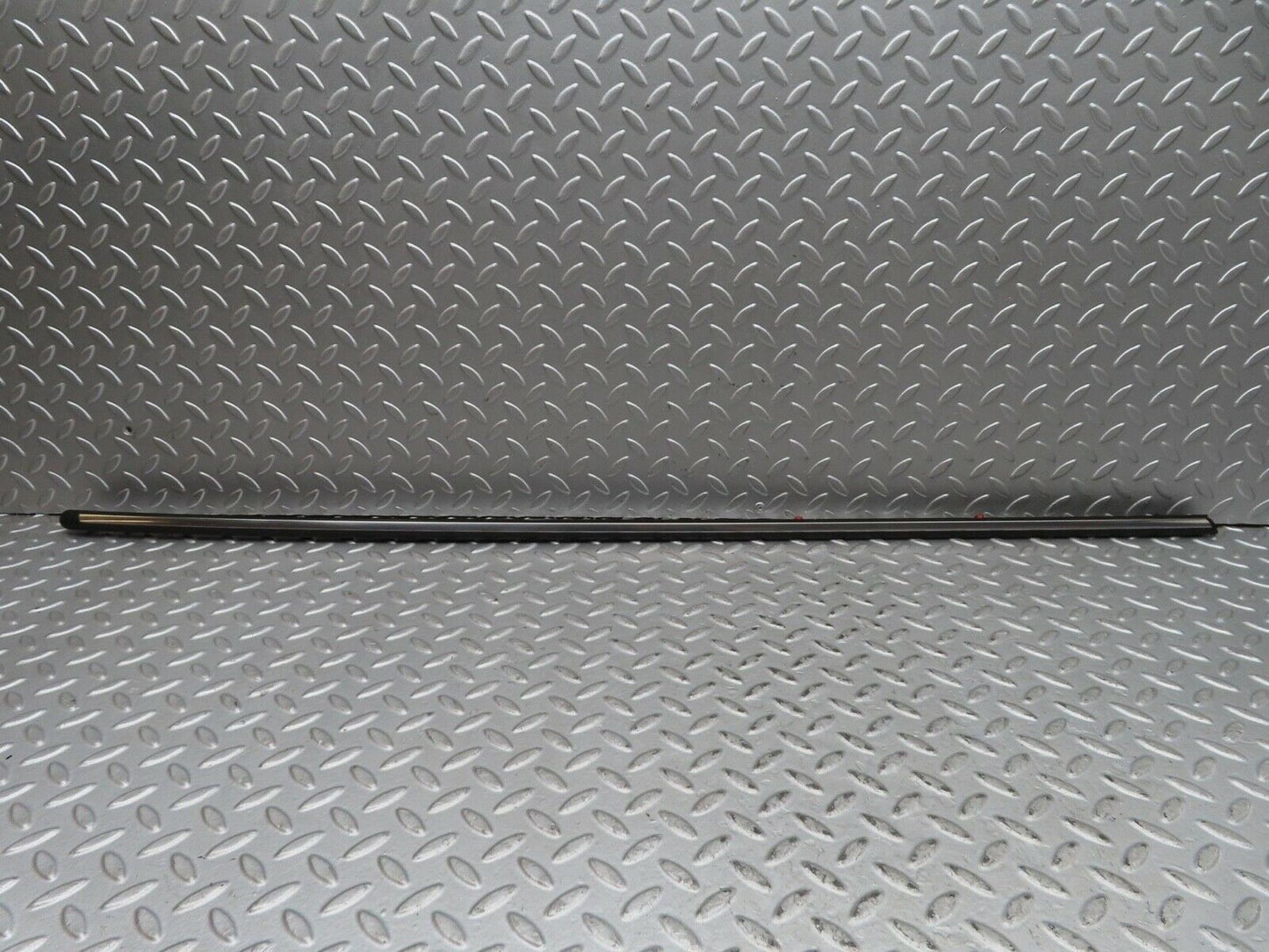 15834 Mercedes-Benz W123 280E Front Left Fender Wing Centre Moulding Trim