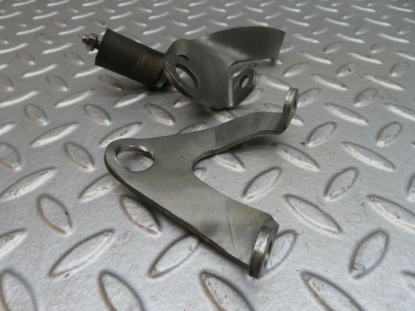 13788 Mercedes-Benz R107 450SL Engine Lifting Eye Hooks