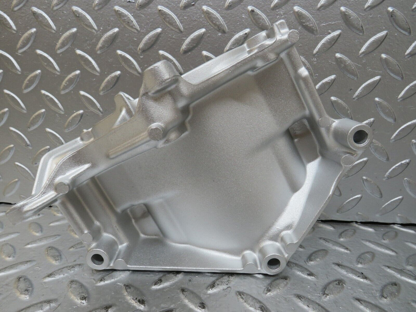 26680 Mercedes-Benz C124 220CE Coupe AC Compressor Support Bracket 1111550135