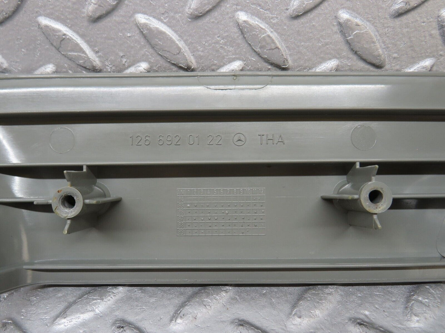 35981 Mercedes-Benz W126 420SE B Pillar Bottom Cover Left Grey 1266920122
