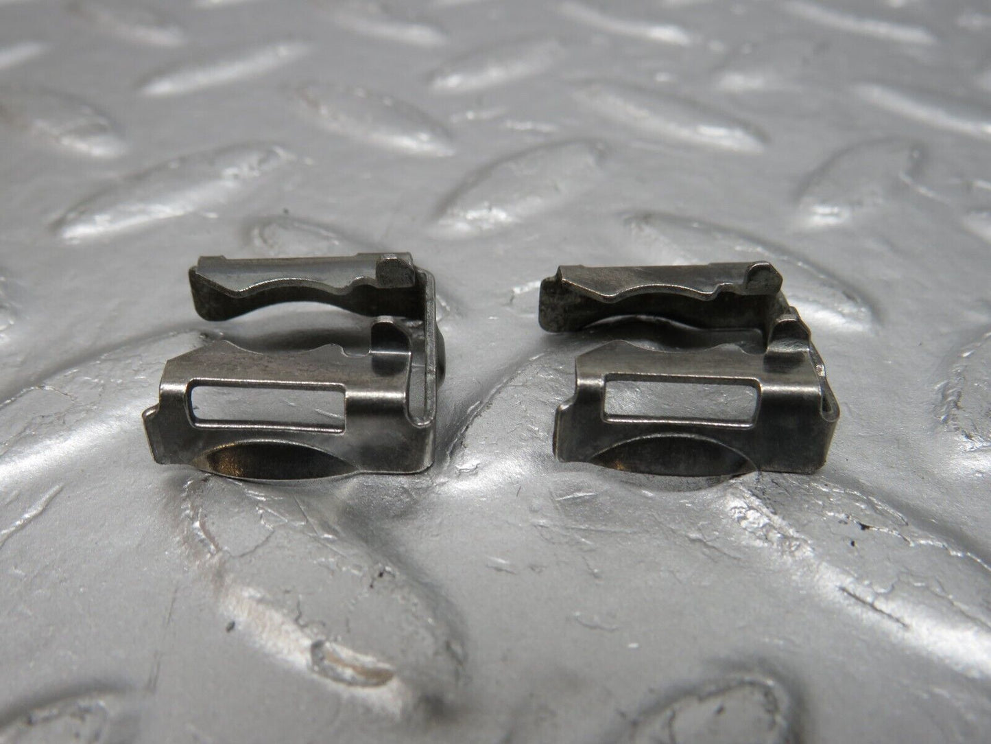39778 Mercedes-Benz R129 320SL Coupe Fuel Injector Bracket 2x