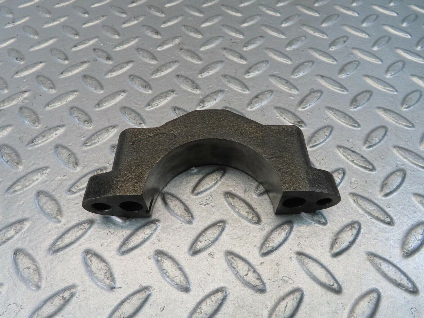 10992 Mercedes-Benz W115 220D Crankshaft Bearing Holder Block 6150110111