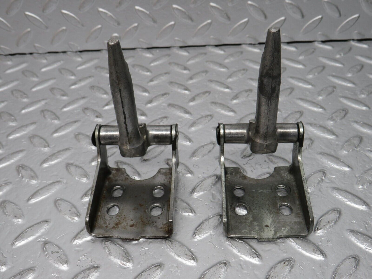32556 Mercedes-Benz S124 300TE Wagon Rear Seat Hinge