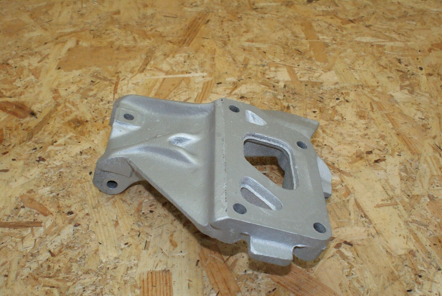 2353 Mercedes-Benz W123 280E Bracket For Alternator 1101550435