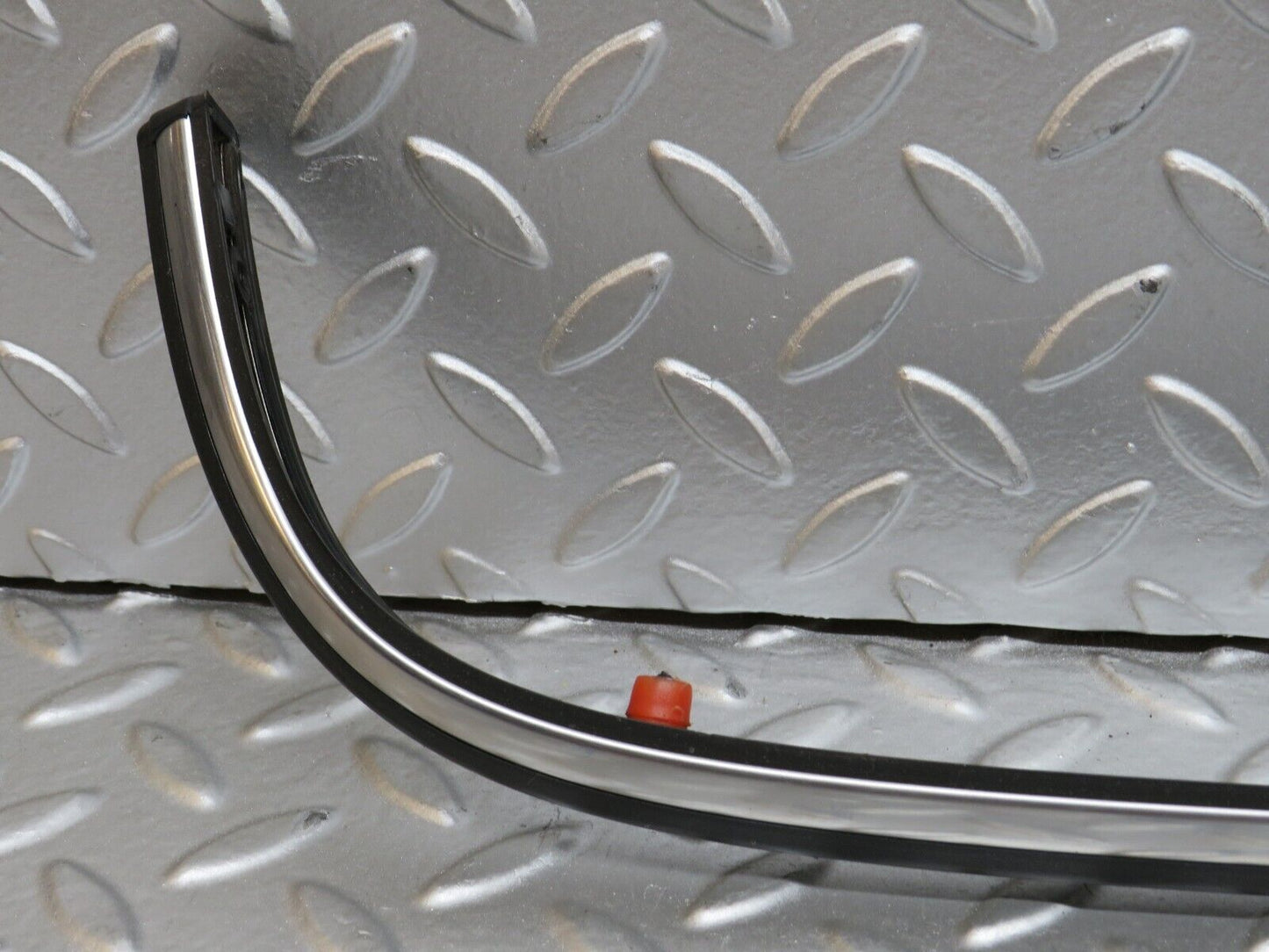 27958 Mercedes-Benz W123 280E Rear Right Fender Centre Moulding Trim