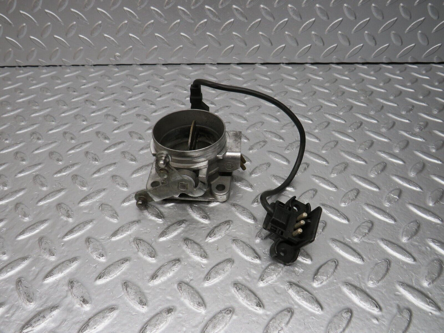 31742 Mercedes-Benz W201 190LE 1.8L Throttle Body Valve & Switch 0011409053