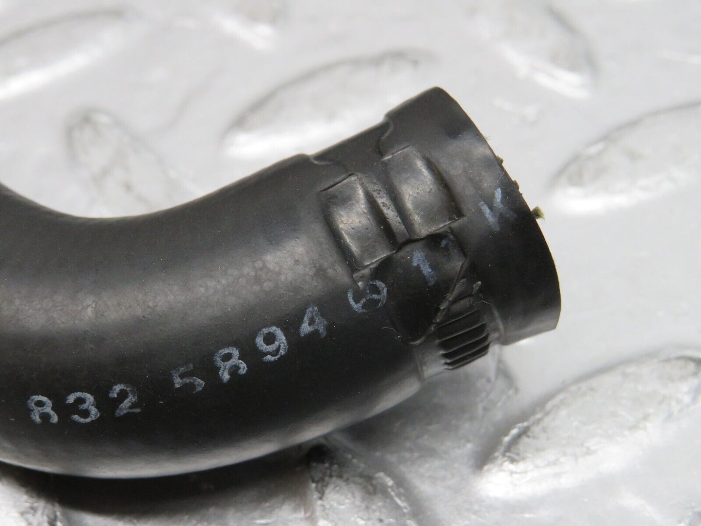 32550 Mercedes-Benz S124 300TE Wagon Water Cooling Hose 1248325894 1248326394