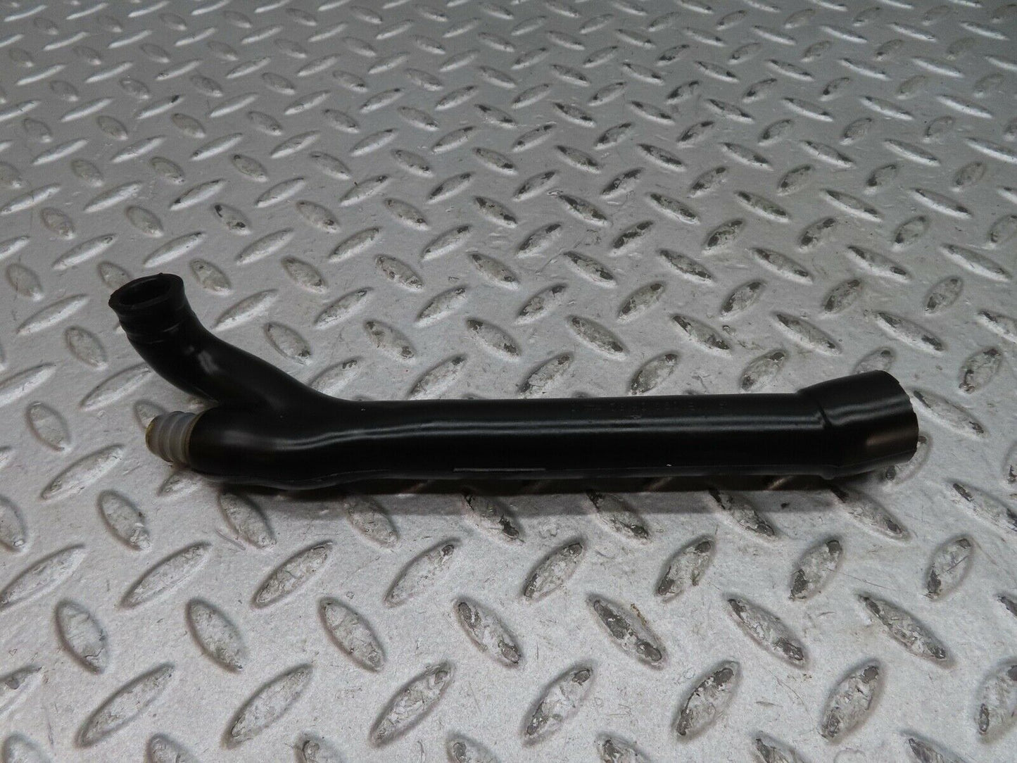 17868 Mercedes-Benz W116 450SEL  Air Intake Breather Hose 1160940682