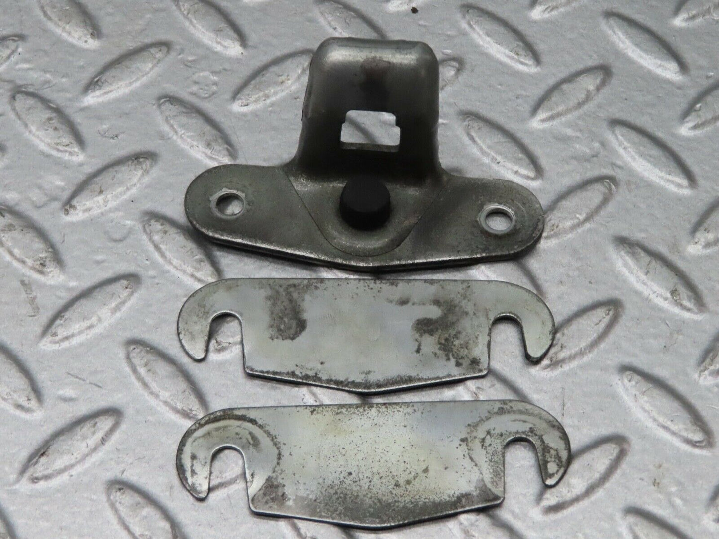 18172 Mercedes-Benz W123 200 Trunk Lock Latch