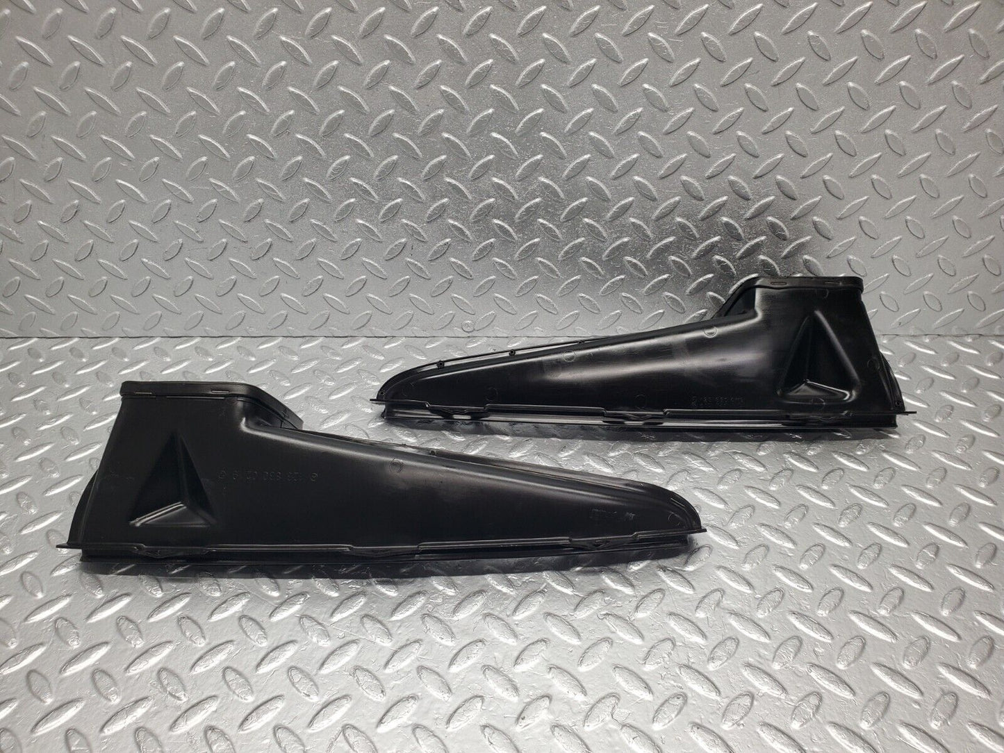46506 Mercedes-Benz C123 280CE Coupe Air Duct Vent Pair 1238300219 1238300119
