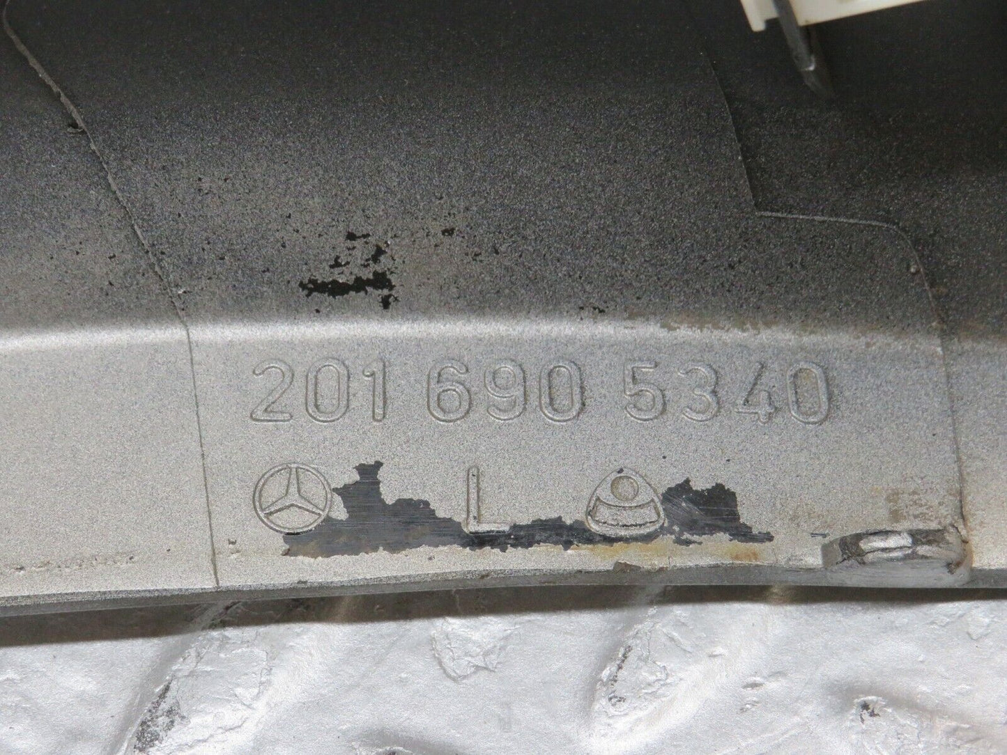 36452 Mercedes-Benz W201 190E 2.0L Front Left Fender Wing Moulding Trim 2016905340