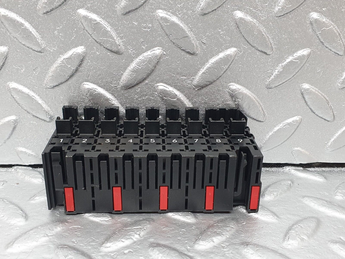 42099 Mercedes-Benz W202 C200 Fuse Box Fuse Holder 0015457901