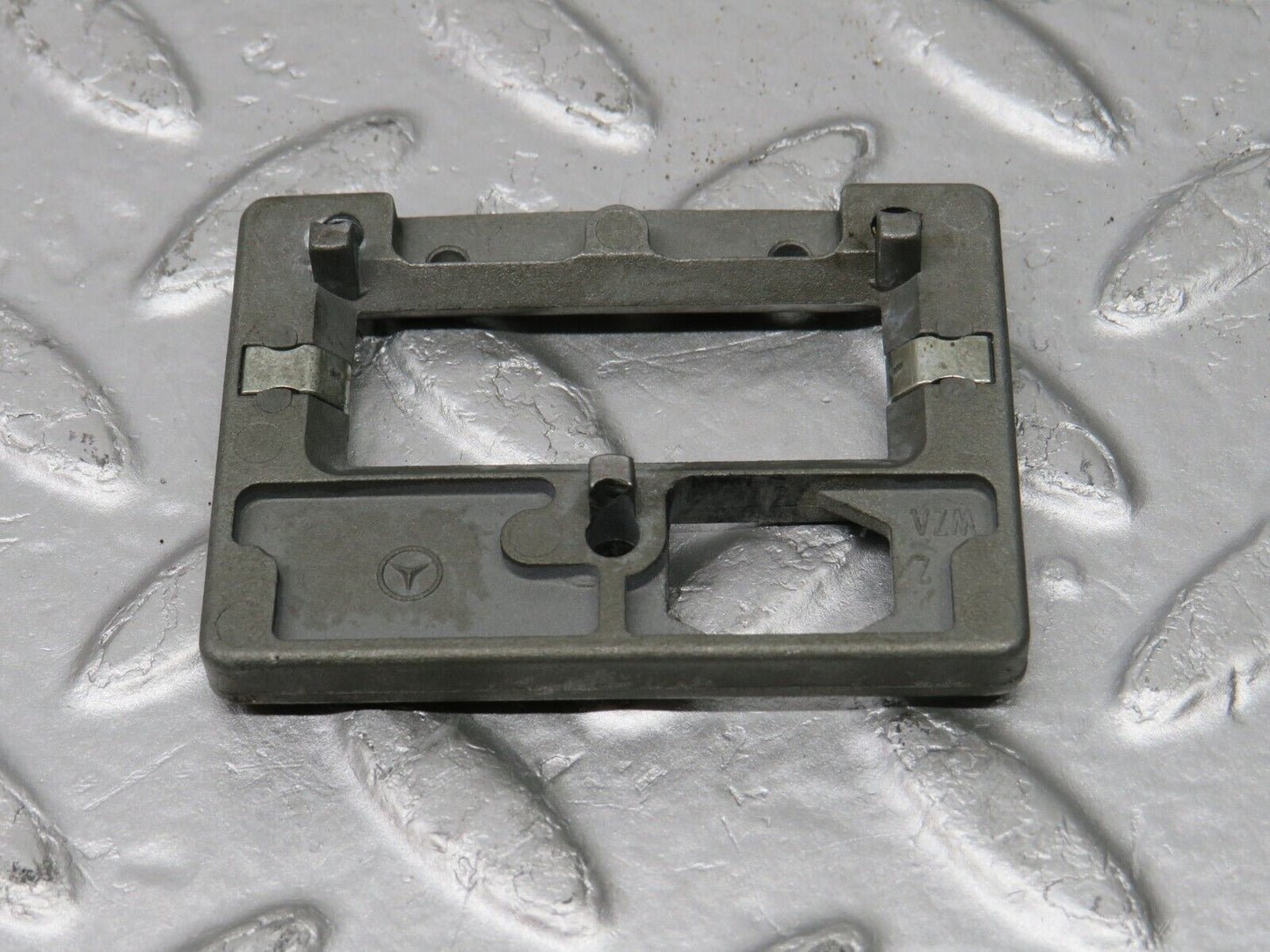 33197 Mercedes-Benz W202 Rear View Mirror Bracket