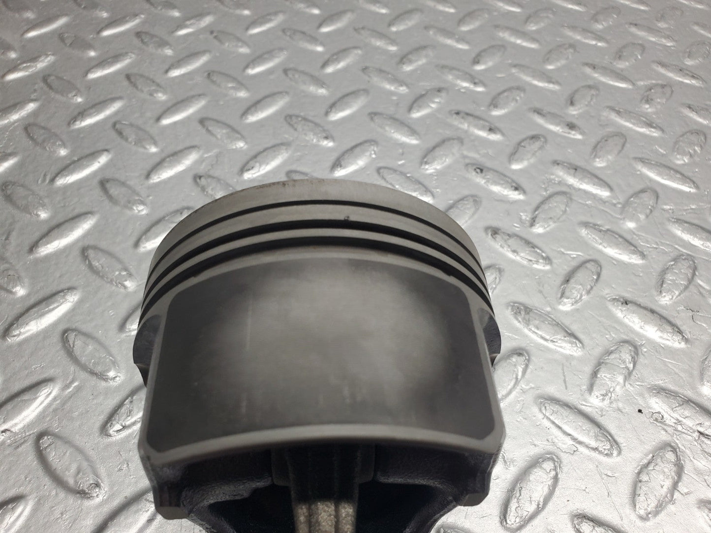 W124 Wagon piston with connecting rod used OEM