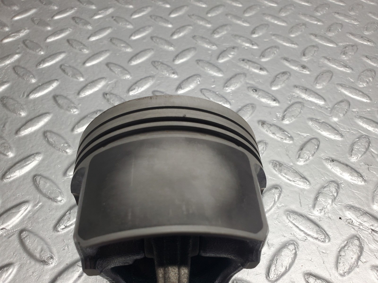 W124 Wagon piston with connecting rod used OEM