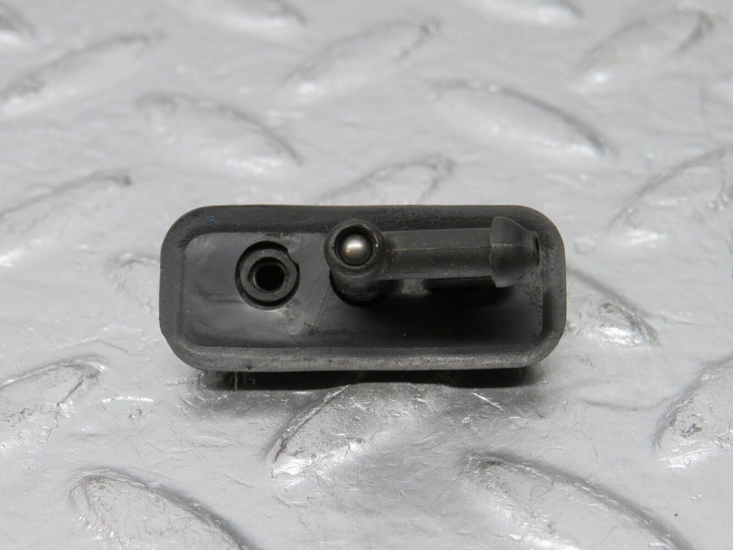 31405 Mercedes-Benz S124 220TE Wagon Tailgate Windscreen Washer Nozzle