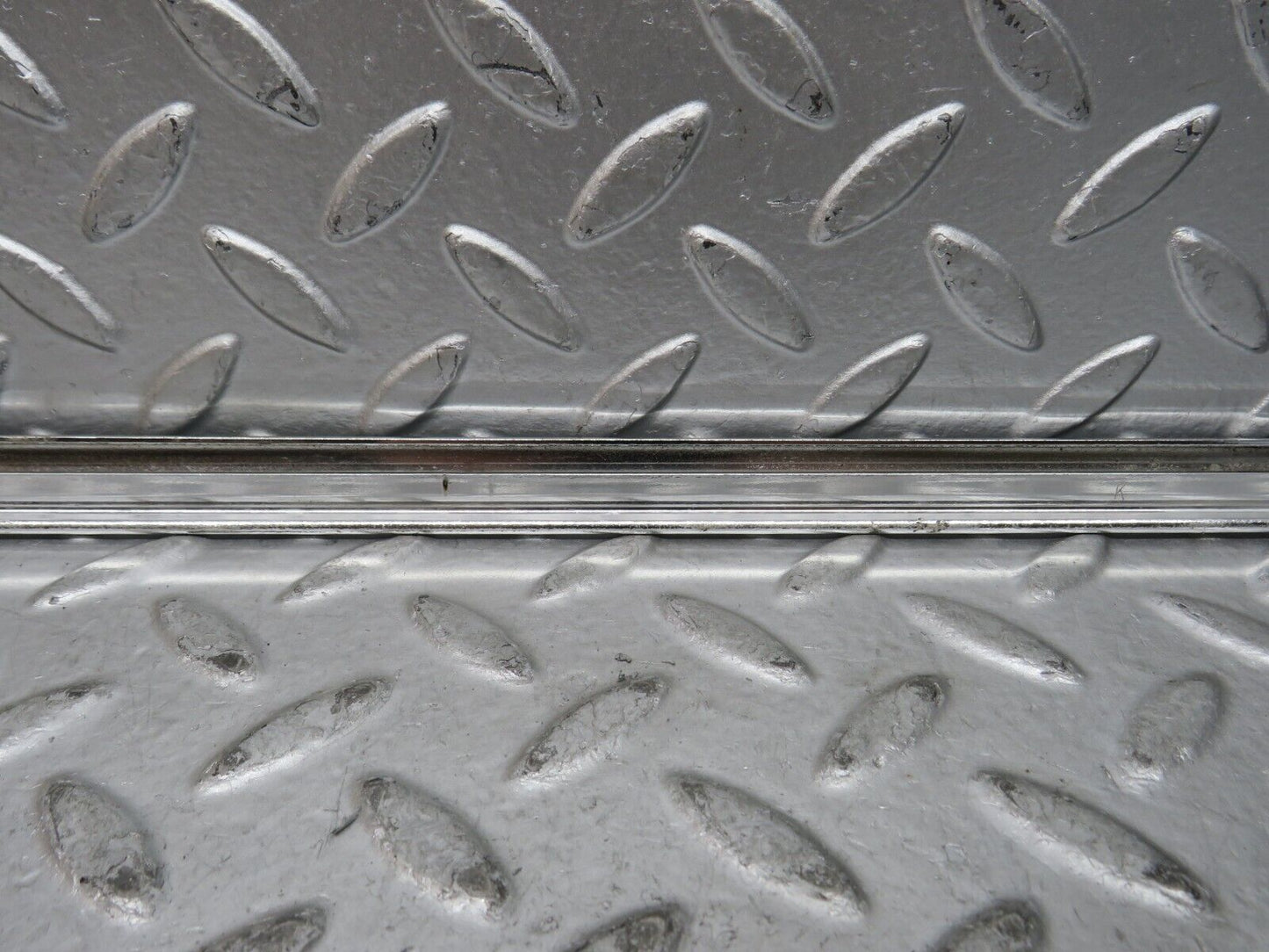 28184 Mercedes-Benz W123 280E Front Right Door Chrome Moulding Trim