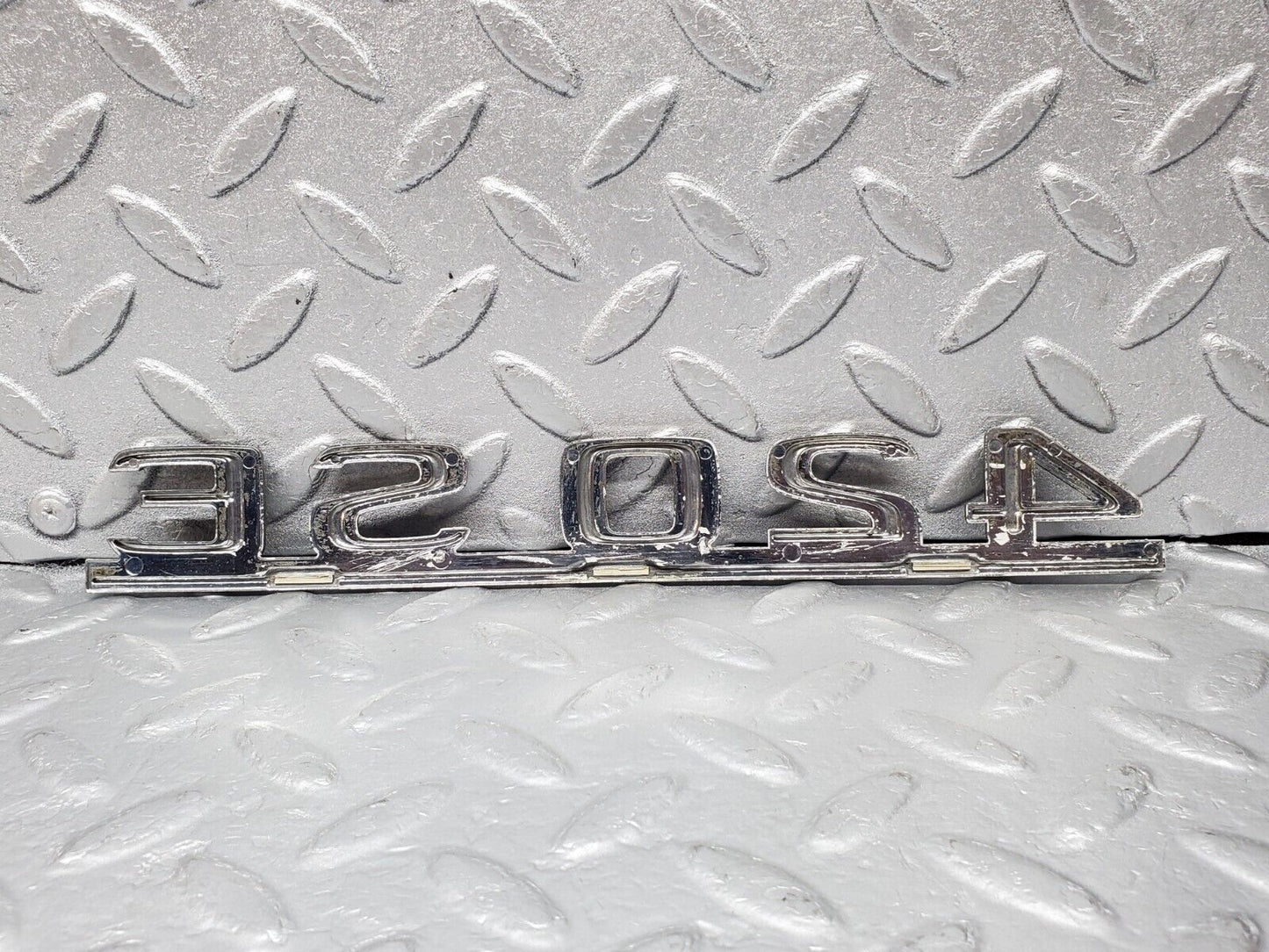 45885 Mercedes-Benz W126 420SE Trunk Badge Emblem