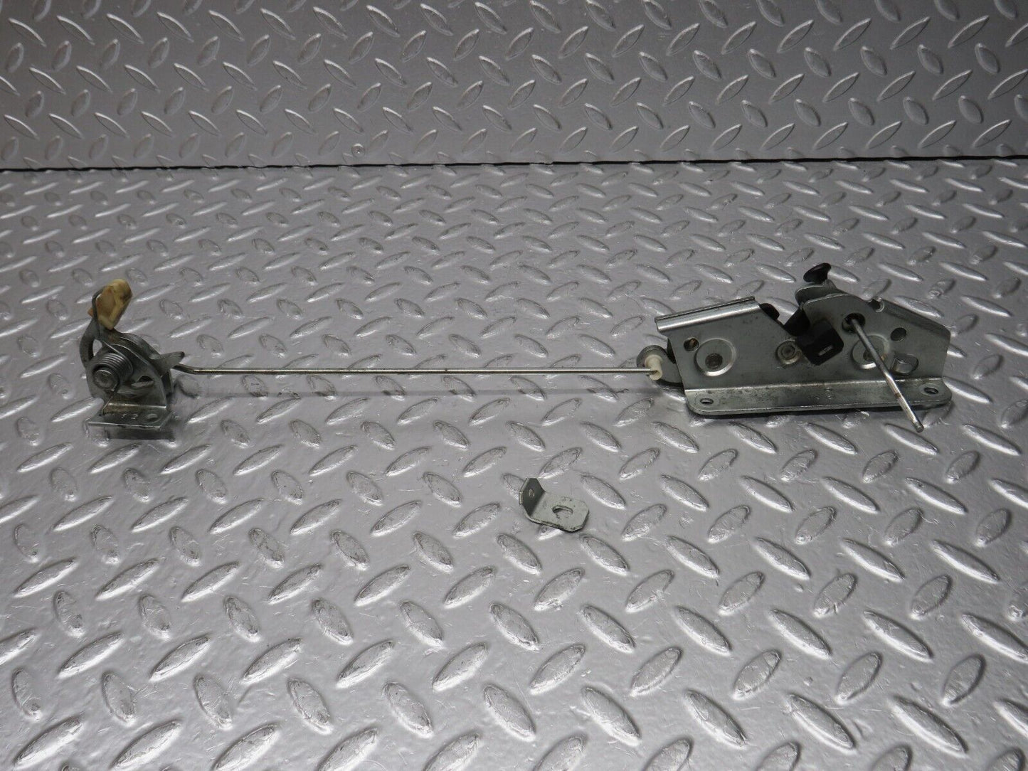 32562 Mercedes-Benz S124 300TE Wagon Rear Right Seat Bench Locking Mechanism
