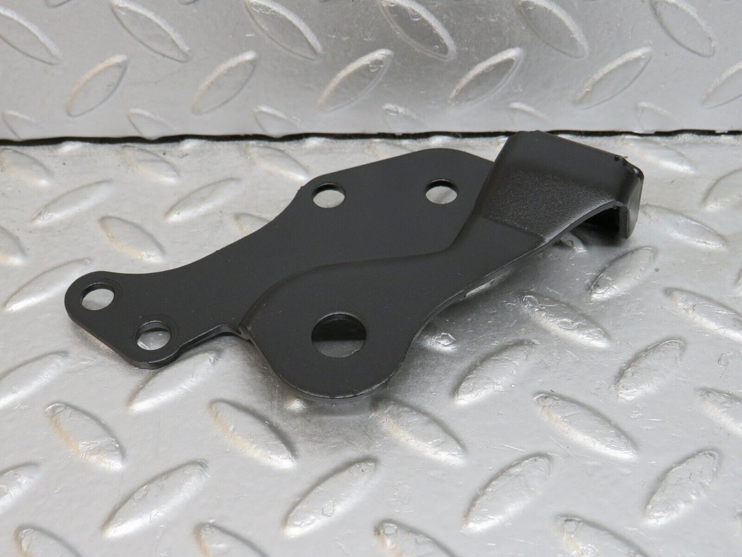 38115 Mercedes-Benz A124 320E Cabriolet Accelerator Cable Bracket Holder