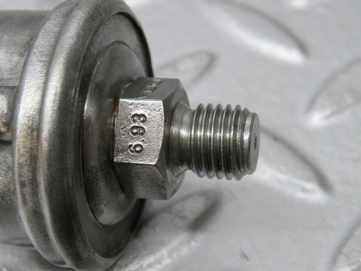 39065 Mercedes-Benz W201 190E 2.6L Oil Pressure Sensor 0065429416