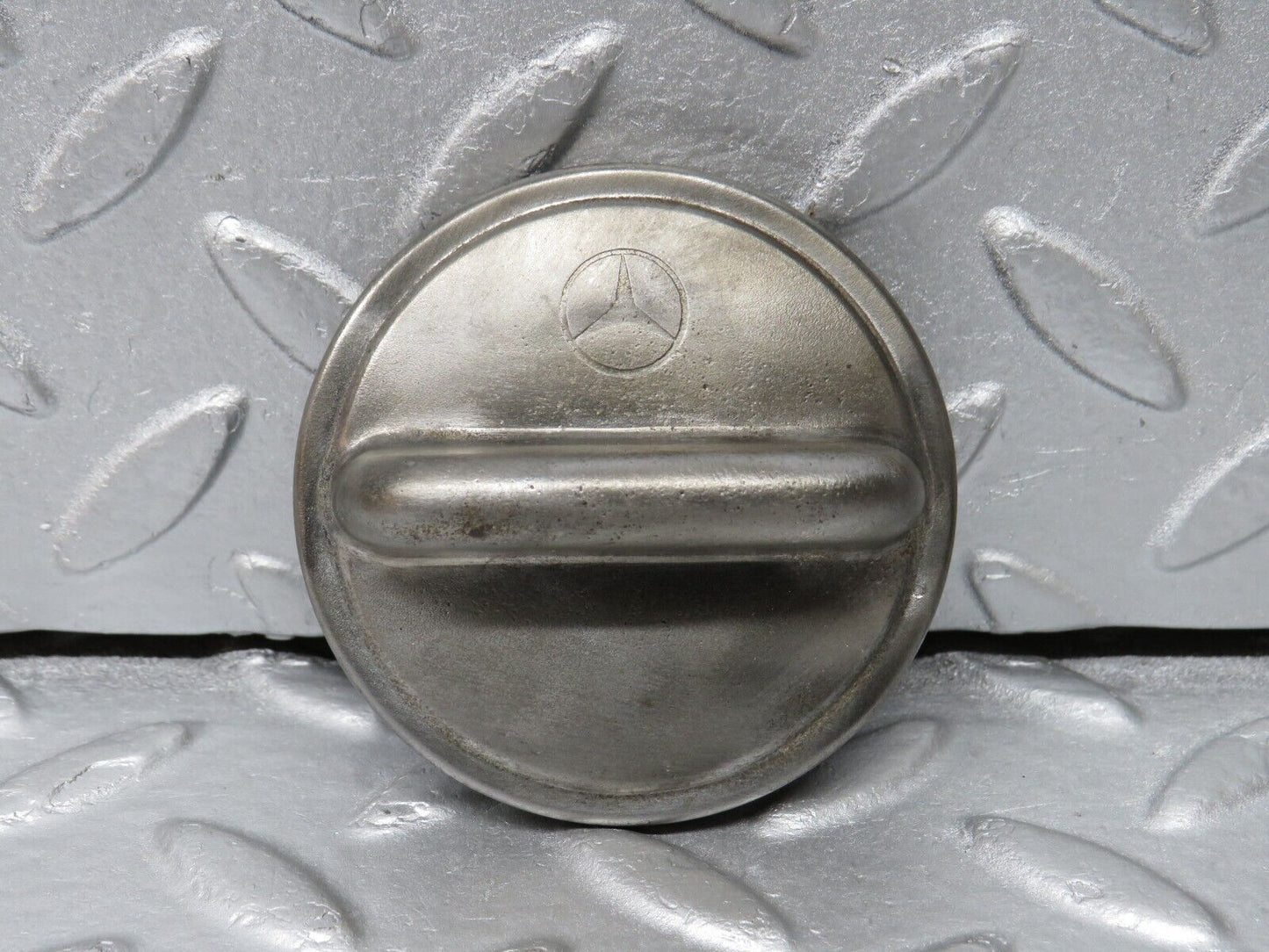 38592 Mercedes-Benz W108 Oil Filler Cap