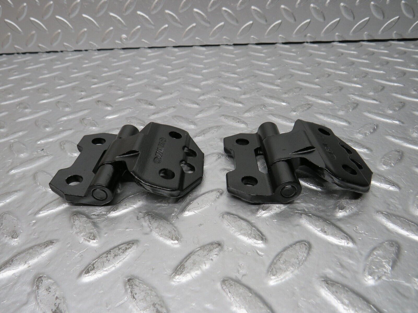 30391 Mercedes-Benz W124 230E Right Door Hinge Pair