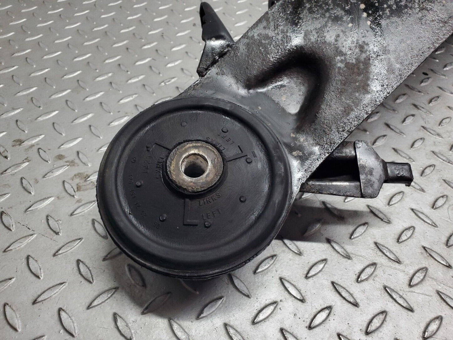 45874 Mercedes-Benz W126 420SE Rear Subframe Axle Carrier