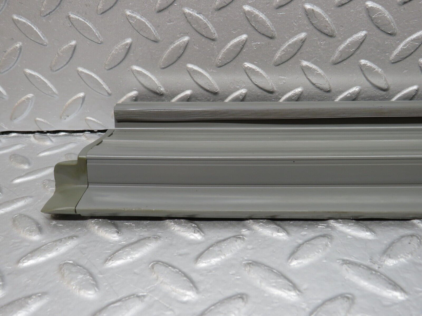 35992 Mercedes-Benz W126 420SE Rear Left Door Sill Trim Grey