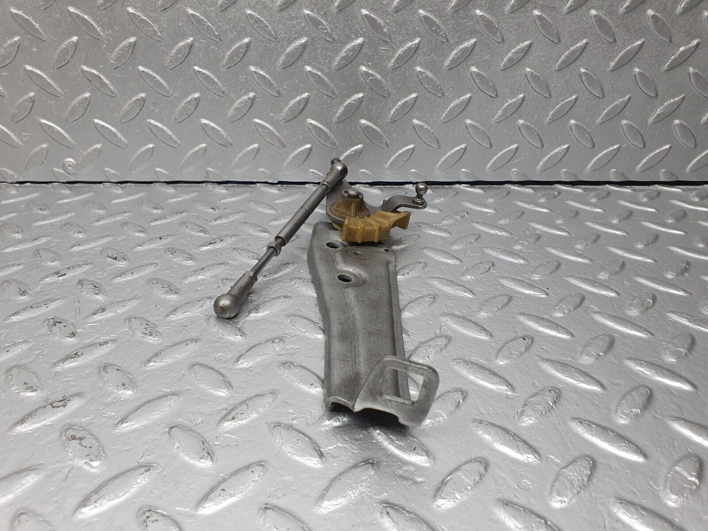 40746 Mercedes-Benz W123 300D Throttle Linkage