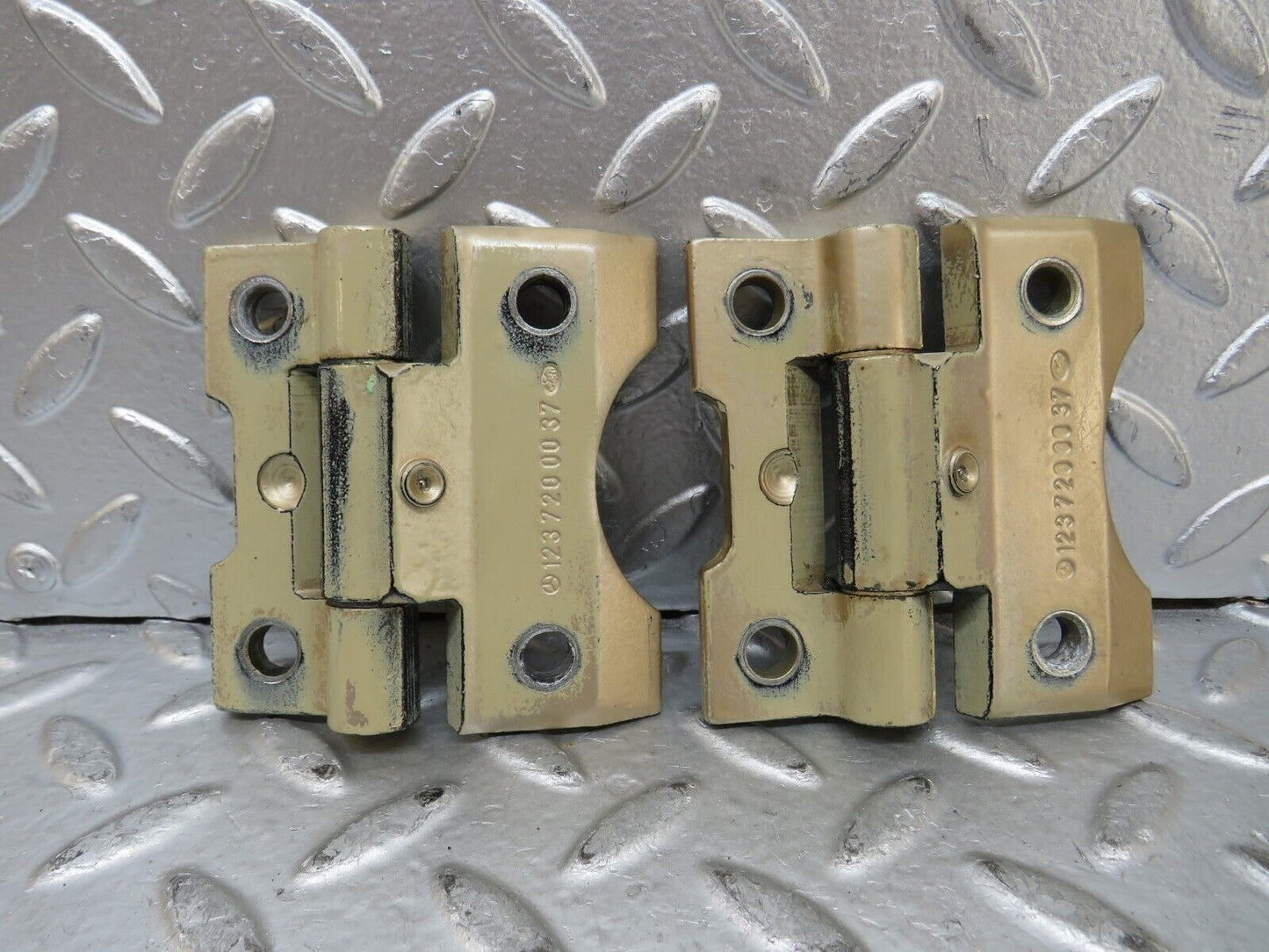 27236 Mercedes-Benz W123 280E Door Hinge Pair 1237200037