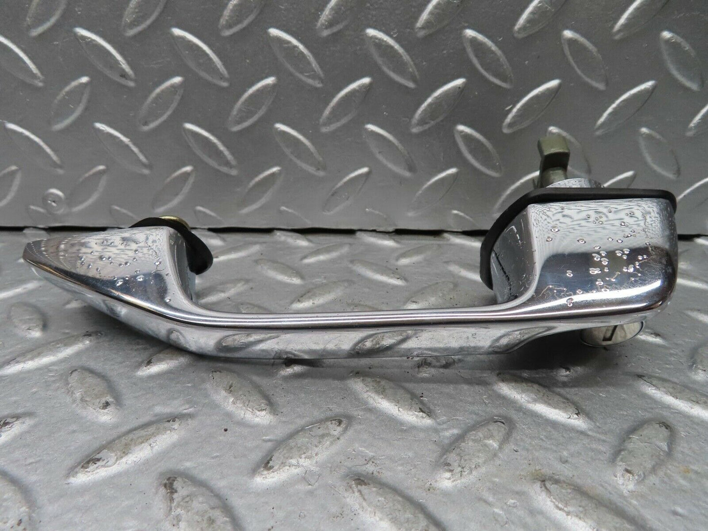 20237 Mercedes-Benz W114 280CE Coupe Door Handle Left No Key 1157660101