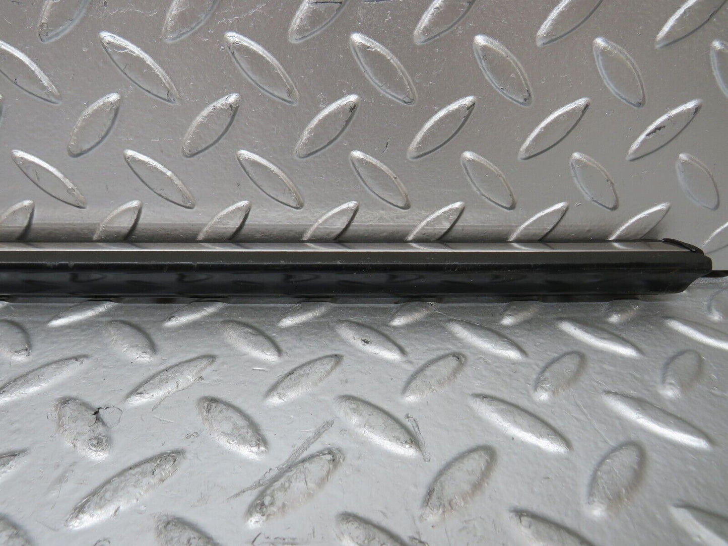 27111 Mercedes-Benz W123 280E Front Left Door Centre Moulding Trim
