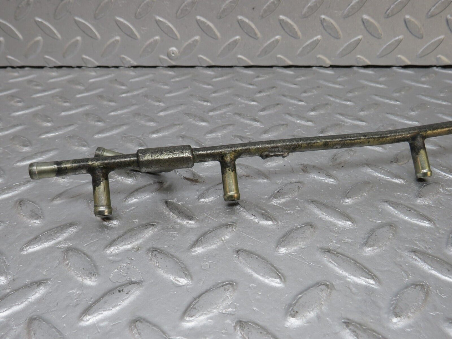 37547 Mercedes-Benz W109 300SEL Fuel Injection Pipe