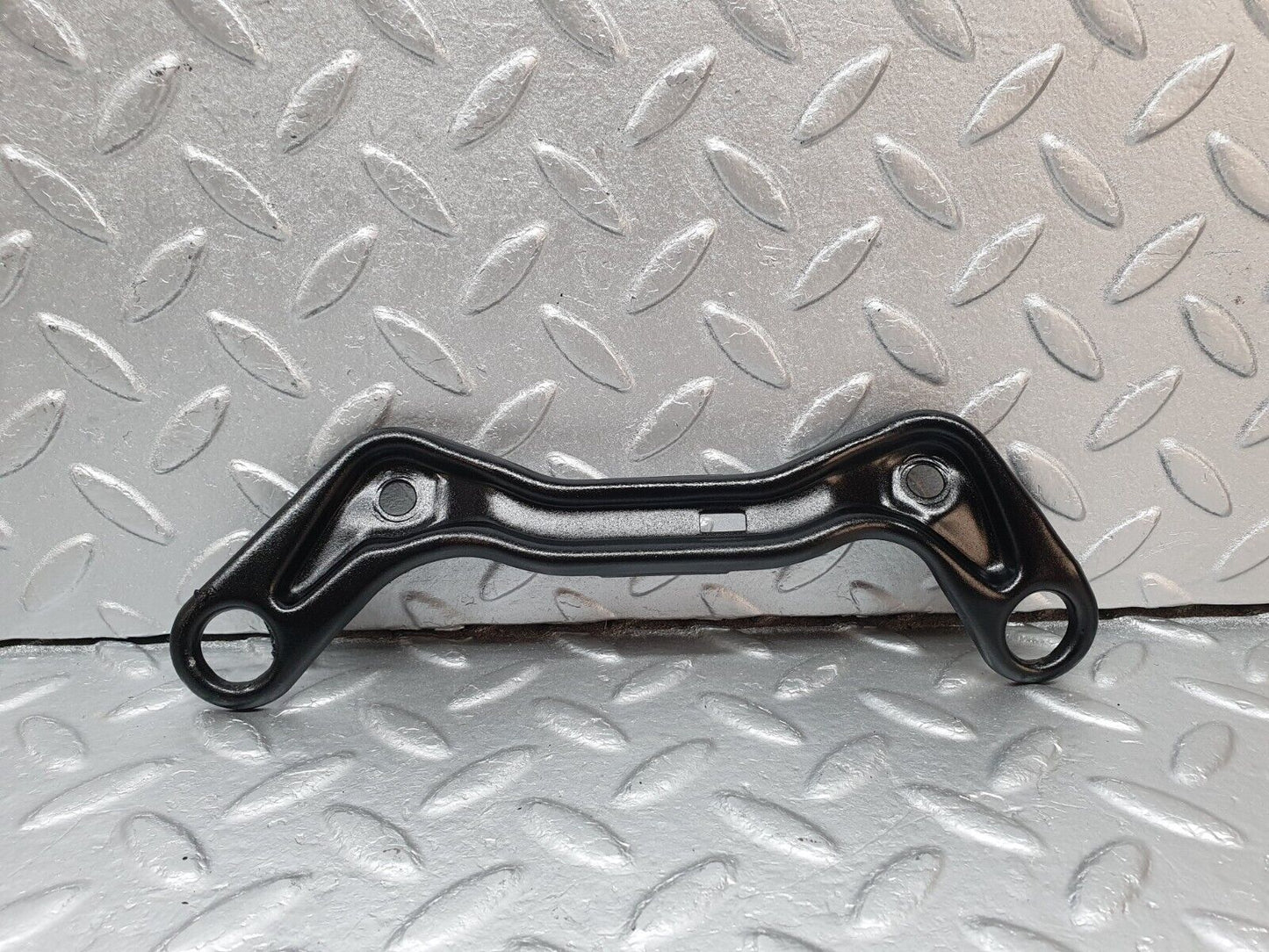 40839 Mercedes-Benz W123 300D Oil Hose Pipe Bracket