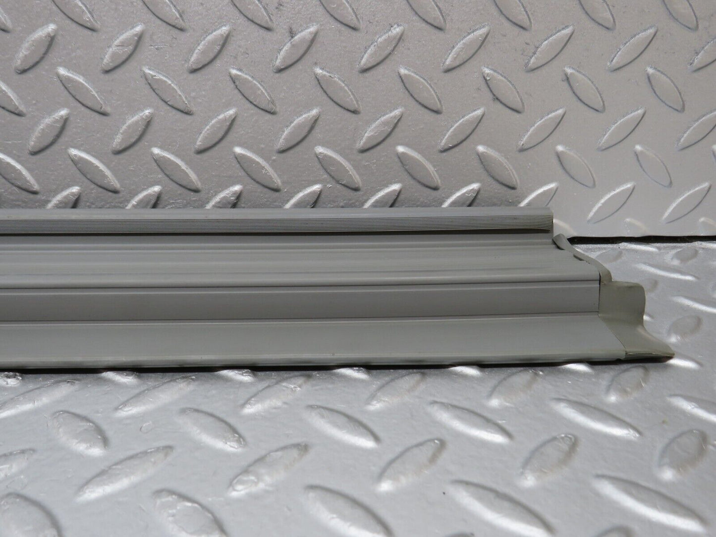 35989 Mercedes-Benz W126 420SE Front Right Door Sill Trim Grey