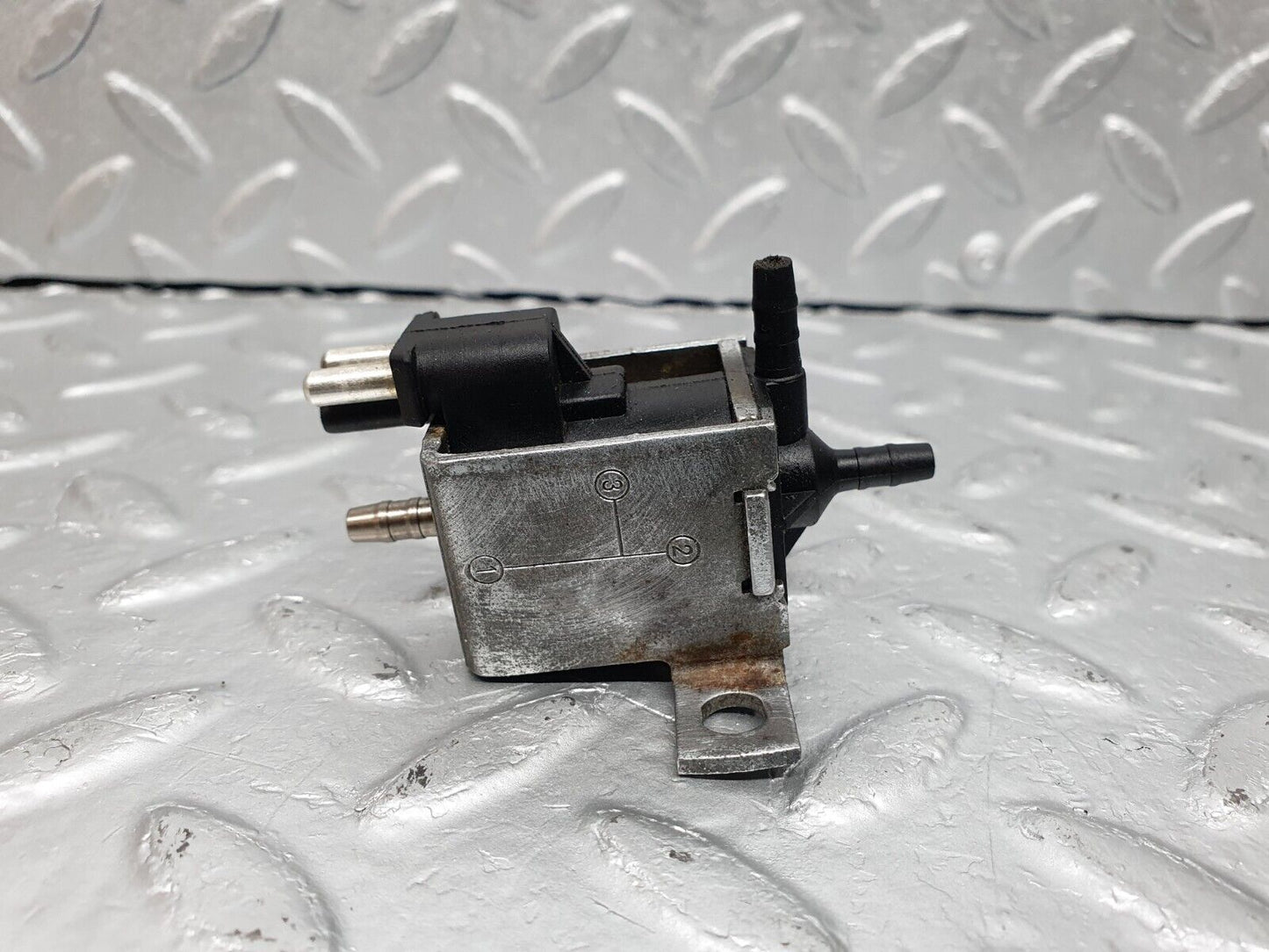 40947 Mercedes-Benz W126 300SE Vacuum Solenoid Binder 0015408697