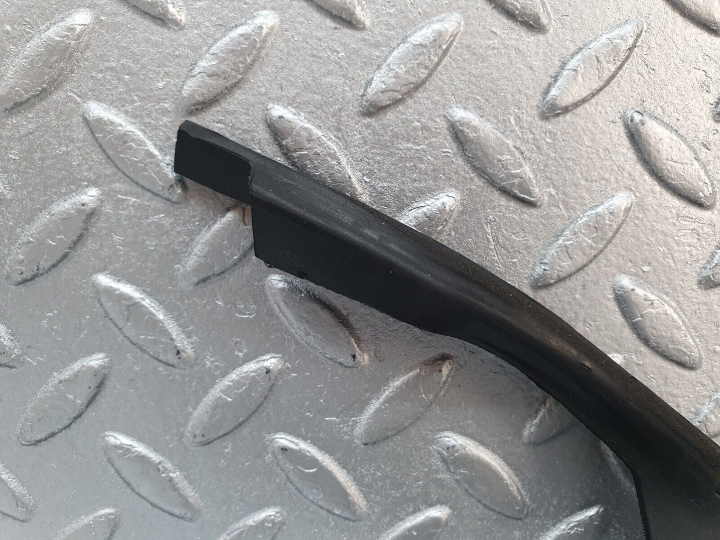 42543 Mercedes-Benz R129 320SL Coupe Left Wing Mirror Inner Rubber Seal