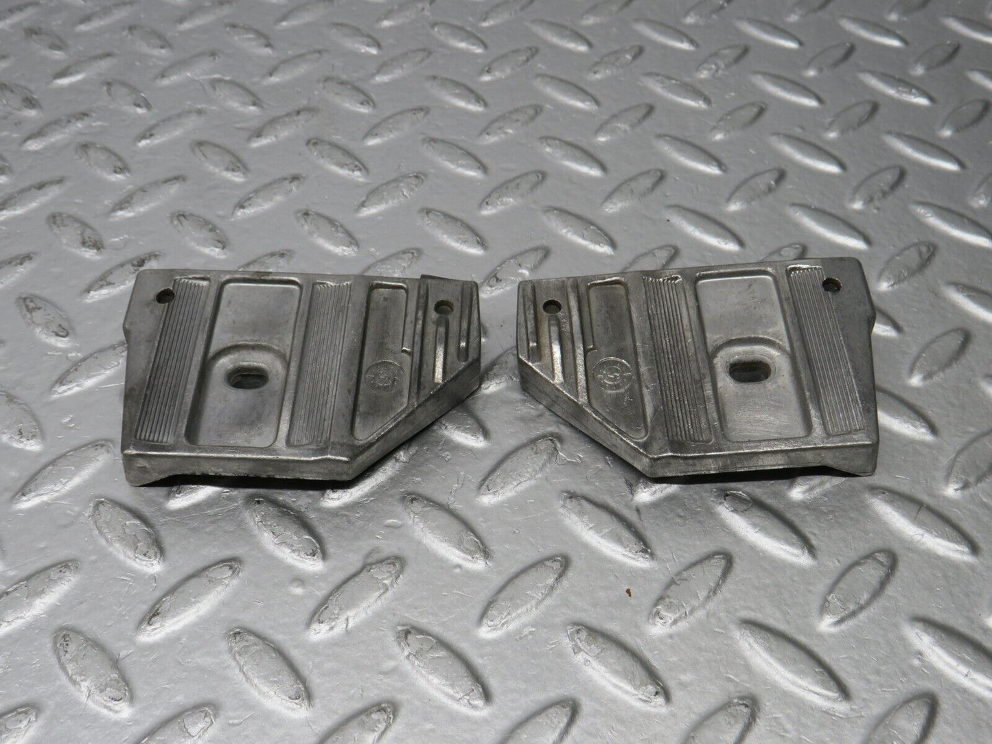 39728 Mercedes-Benz R129 320SL Coupe Door Window Guide Bracket 1247250132 1247250232